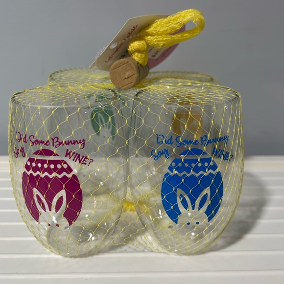 Other - Easter Bunny Shatterproof Plastic Stemless Wine Glasses (set of 4)